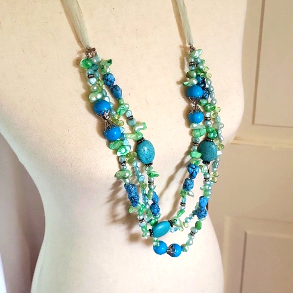 Turquoise Sea foam green stone necklace 18" 2004 heavy statement necklace